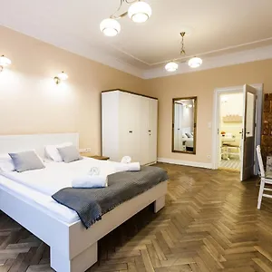 vintage-poselska-15-apartment.krakowhotelspoland.com/